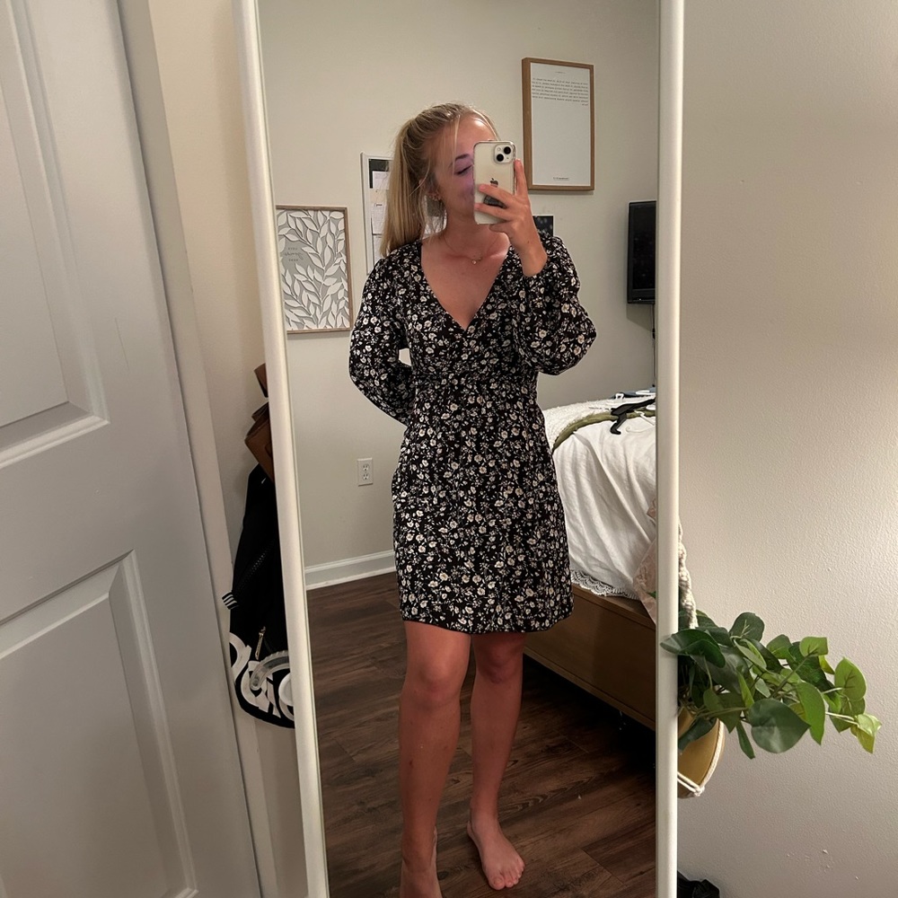 Black floral pattern long sleeve midi dress